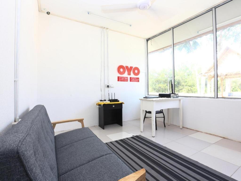 Oyo 89607 Aloha Chalet Kampung Raja Zewnętrze zdjęcie