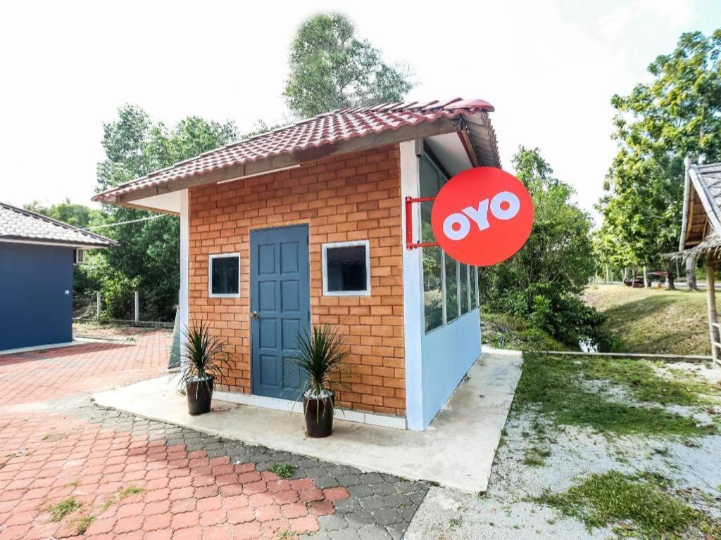 Oyo 89607 Aloha Chalet Kampung Raja Zewnętrze zdjęcie