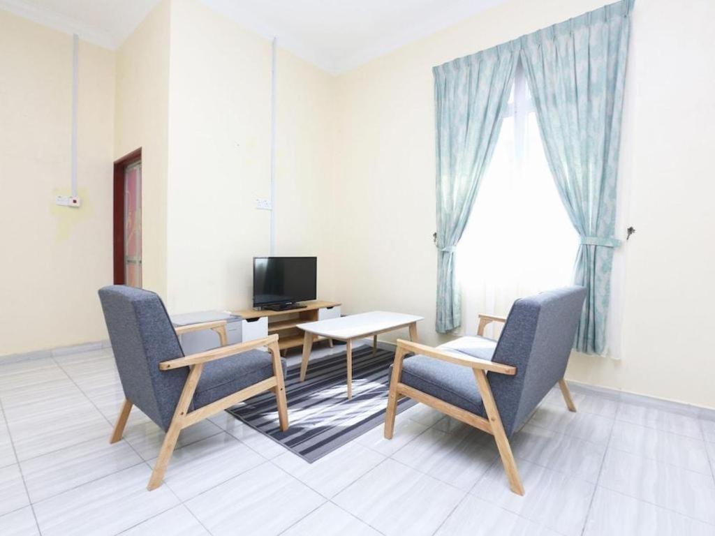 Oyo 89607 Aloha Chalet Kampung Raja Zewnętrze zdjęcie