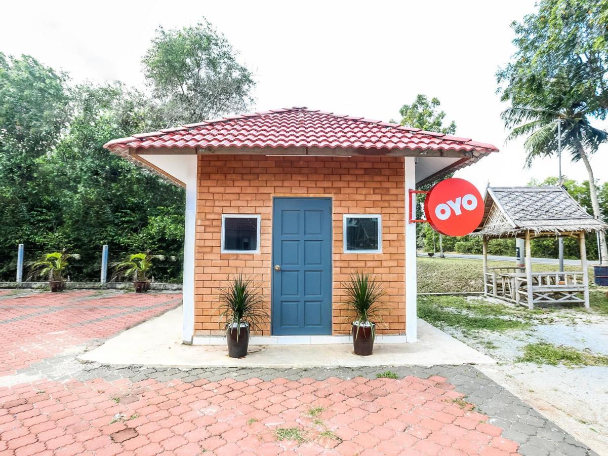 Oyo 89607 Aloha Chalet Kampung Raja Zewnętrze zdjęcie